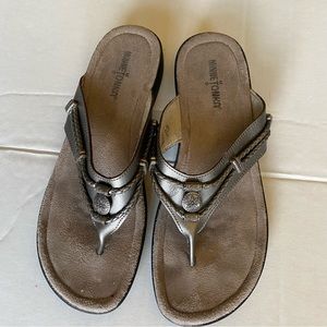 Minnie Tonka women’s size 10 leather thong Sandals 700001 PWT